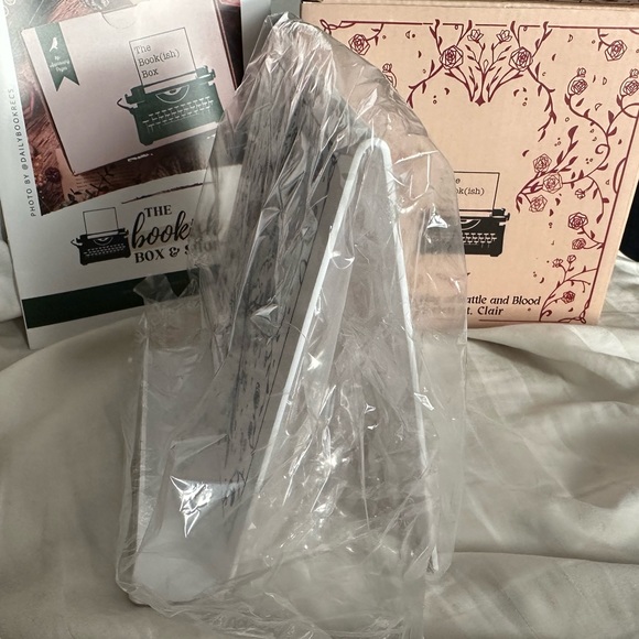 King of Battle and Blood ebook stand - Picture 3 of 3